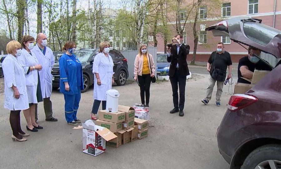 В Северодвинске врачам скорой помощи передали спецодежду