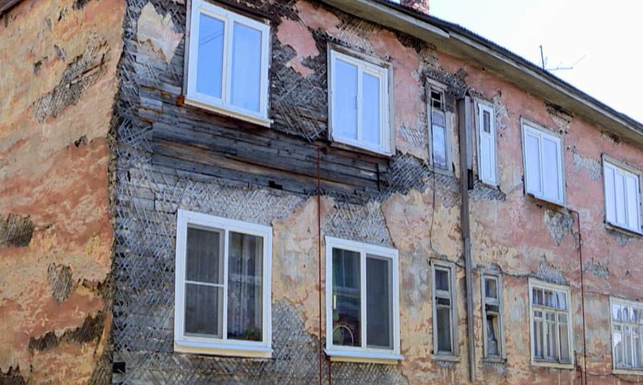 Администрация Архангельска не признаёт аварийной 90-летнюю деревяшку — требуют экспертизу — за счёт жильцов муниципальной собственности