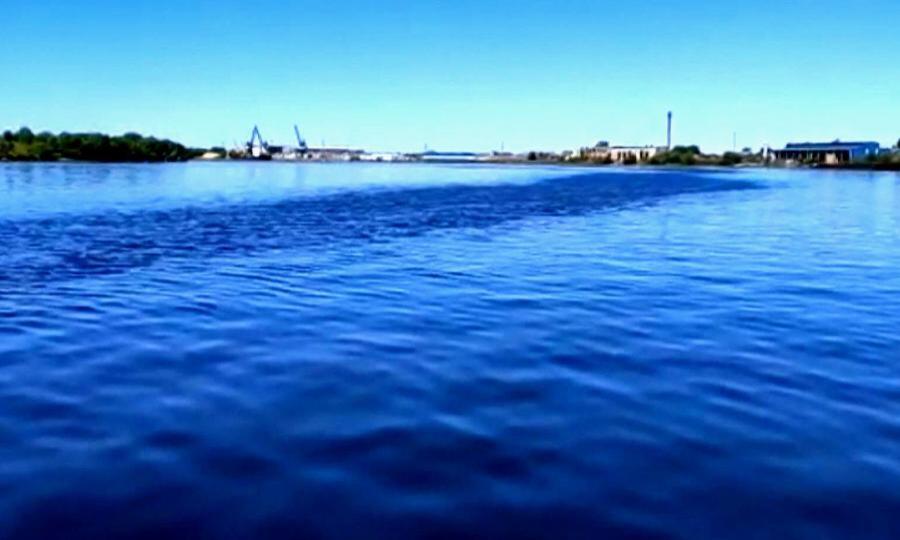 В акватории морского порта Архангельск обнаружены пятна нефтепродуктов
