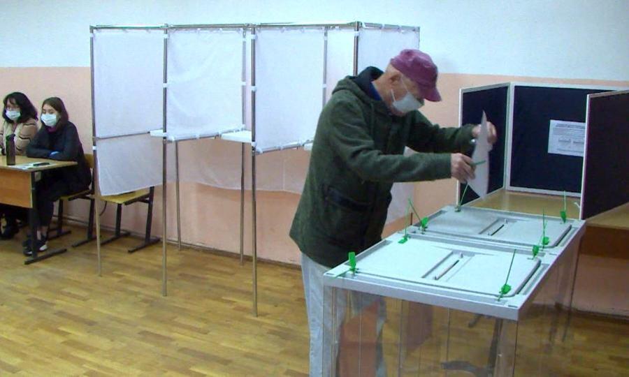 Достаточно активно сегодня голосовали районы области и Ненецкий округ