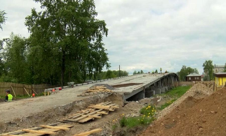 В Котласе продолжается реконструкция Горбатого моста