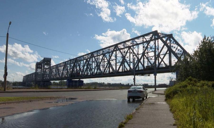 В Архангельске досрочно открыли железнодорожный мост