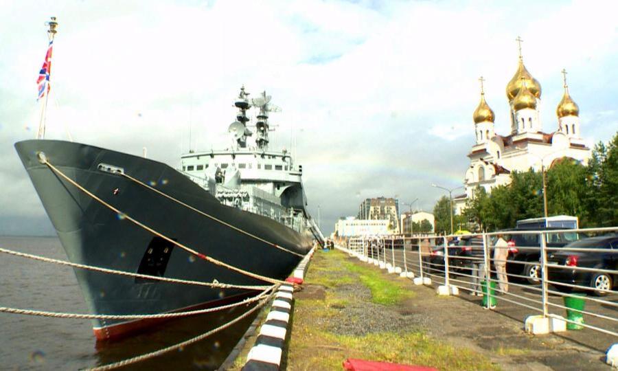 Сегодня в Архангельск пришёл учебный корабль «Смольный»