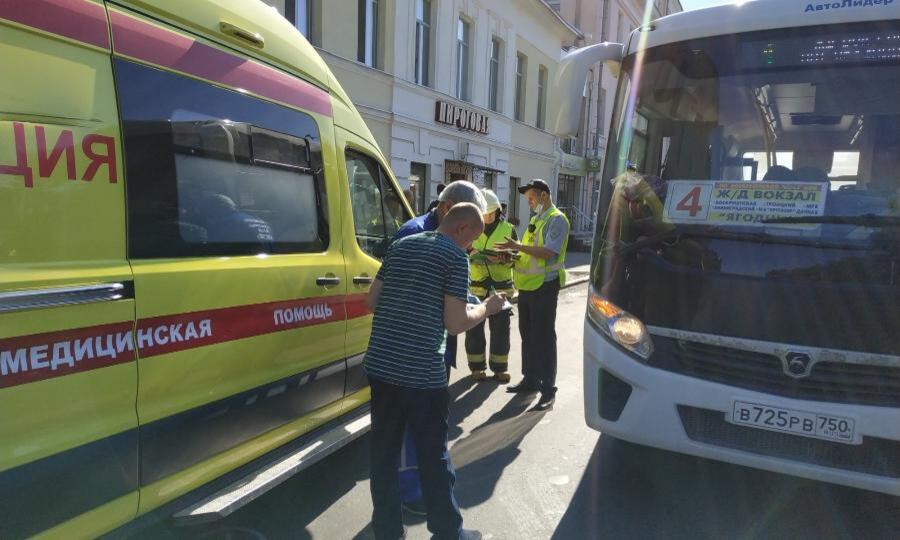 4 человека госпитализированы после ДТП с участием 3 пассажирских автобусов в Архангельске