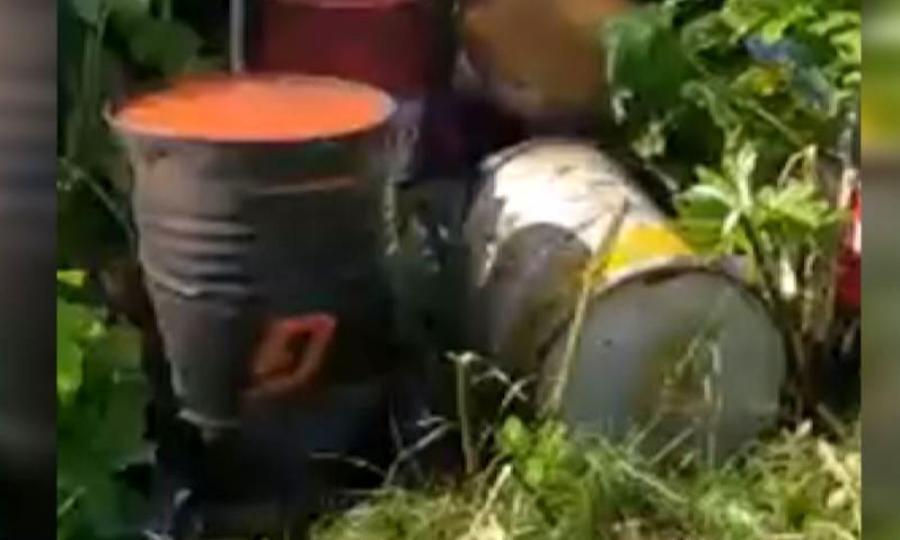 В Приморском районе началась проверка по факту обнаружения бочек с нефтепродуктами