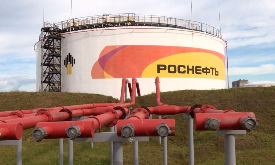 Увеличить объёмы перевалки нефтепродуктов для северного завоза через порт Архангельска планирует компания «Роснефть»