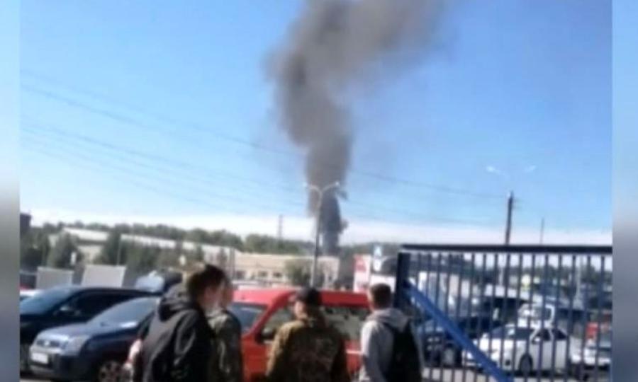 Жители Майской горки в Архангельске сегодня днём увидели столб чёрного дыма