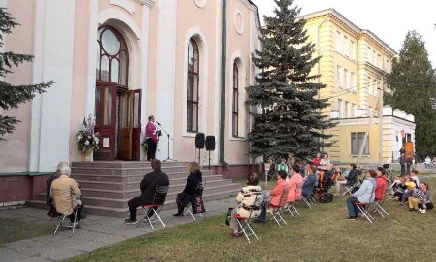 У жителей Архангельска накануне была возможность услышать скрипку и орган на открытом воздухе