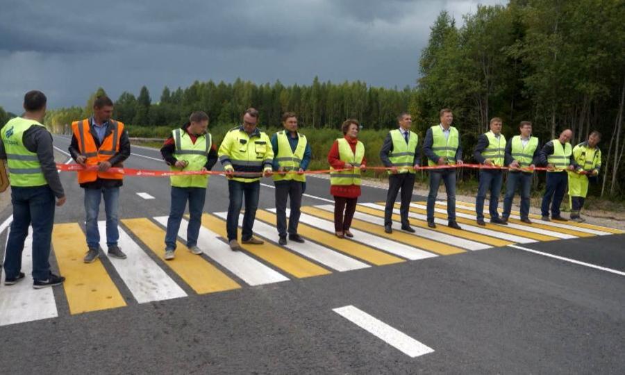Дорожники торжественно открыли большой участок трассы между Вельском и Няндомой