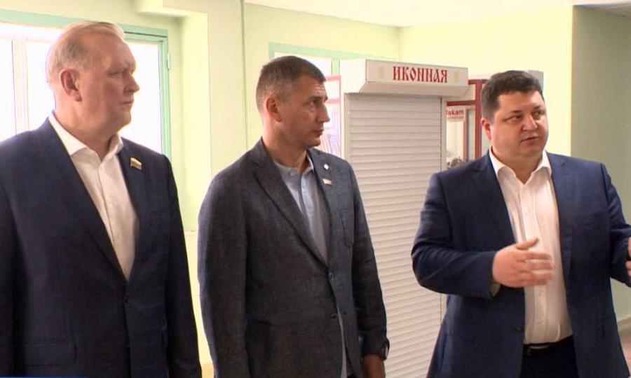 Новый компьютерный томограф осмотрели региональный министр здравоохранения и областные депутаты