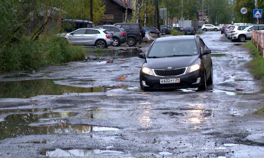 Жители улицы Маяковского в Архангельске жалуются на плохое состояние дорог