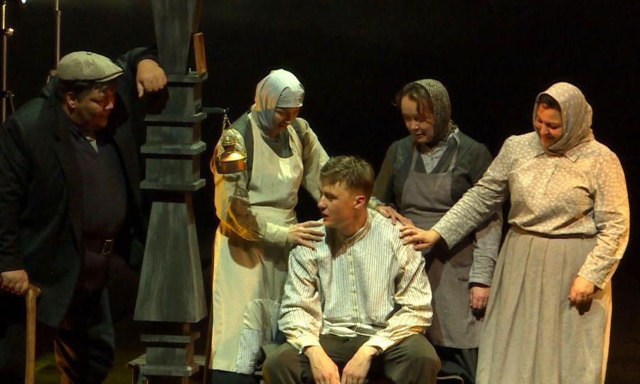 Архангельский театр драмы открыл 88-й сезон спектаклем «Пряслины. Две зимы и три лета»