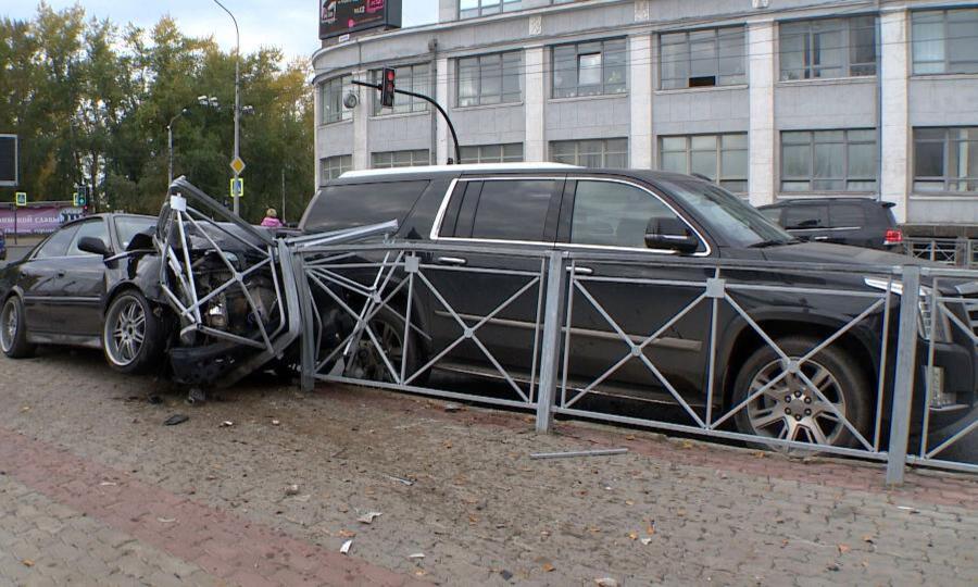 Три автомобиля пострадали в аварии сегодня утром в центре Архангельска