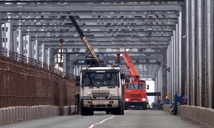 Сегодня утром в Архангельске образовалась большая пробка — железнодорожный мост не открыли вовремя