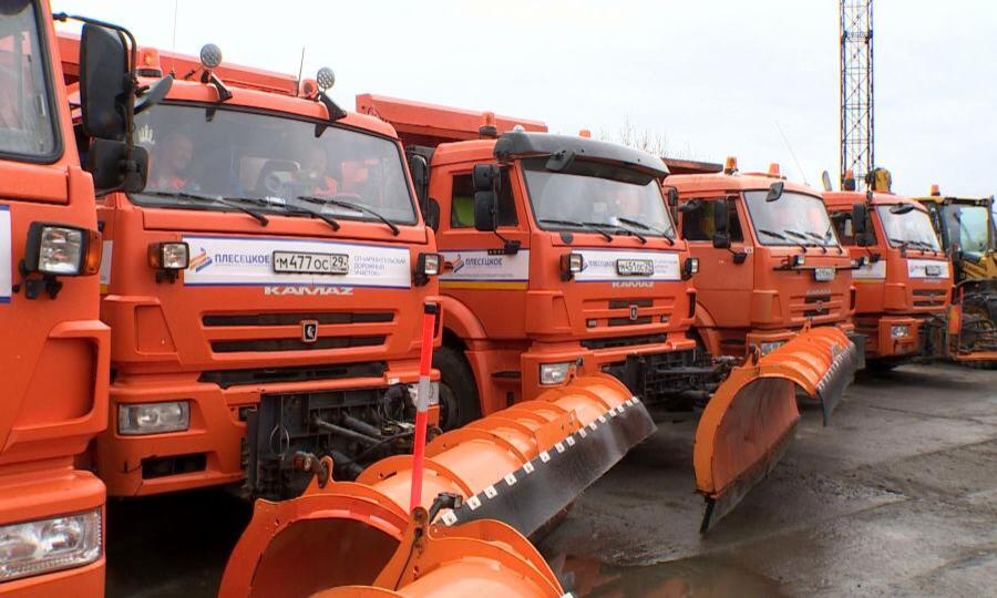 В Архангельске готовят к зиме технику для уборки улиц