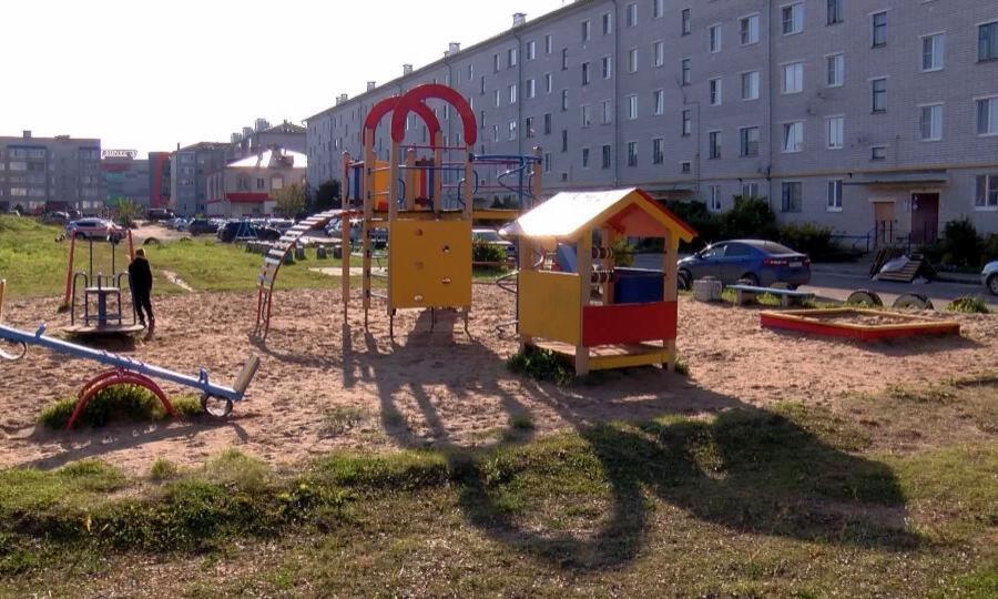 В Котласе проинспектировали детские площадки