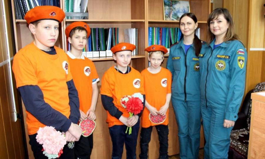 Выпускник Суворовского училища Алексей Карелин пообщался с воспитанниками Котласского детского дома
