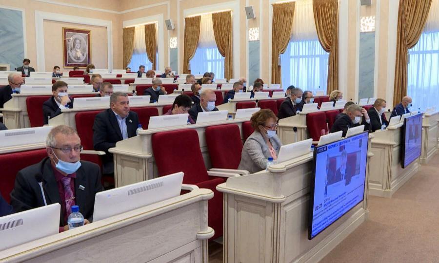 В Архангельском областном Собрании депутатов продолжается очередная сессия