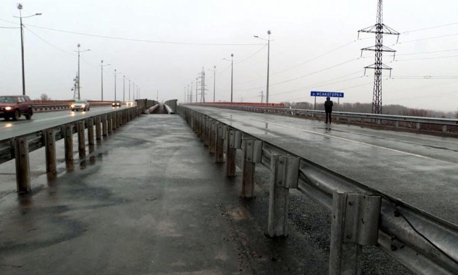 На участке Архангельск - Северодвинск трассы М8 после масштабной реконструкции открыли новый мост через реку Исакогорку