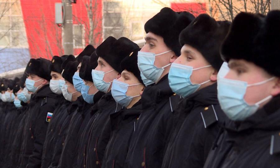 Сегодня 70 призывников отправились на службу в Северодвинск в научно-производственную роту Севмаша
