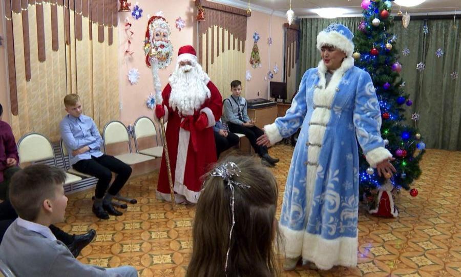С наступающим праздником воспитанников Цигломенского детского дома поздравил фонд Евгения Примакова