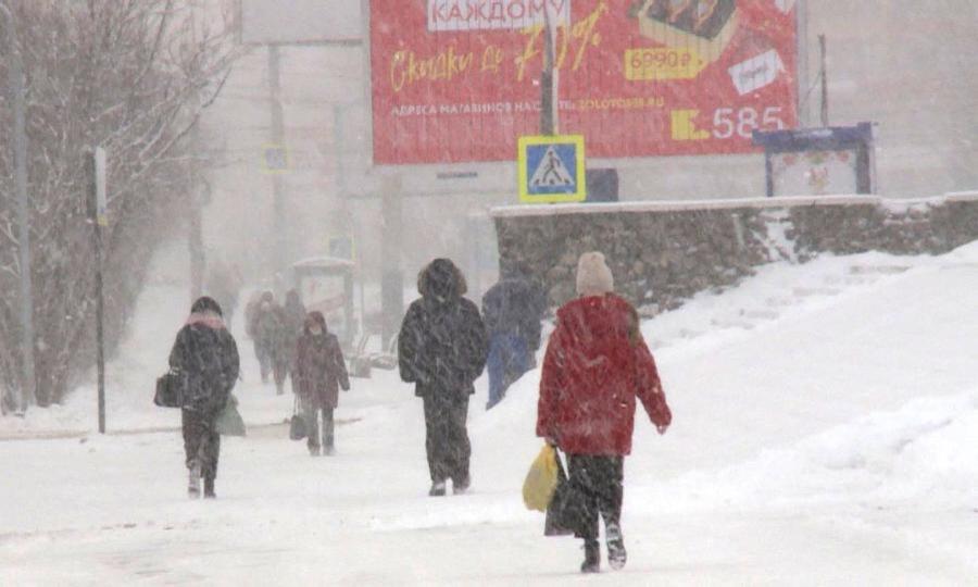 Снегопад испытывает на прочность жителей Архангельска