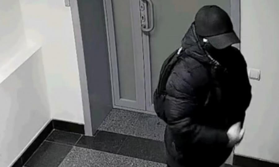 В Архангельске разыскивают преступника, ограбившего отделение банка