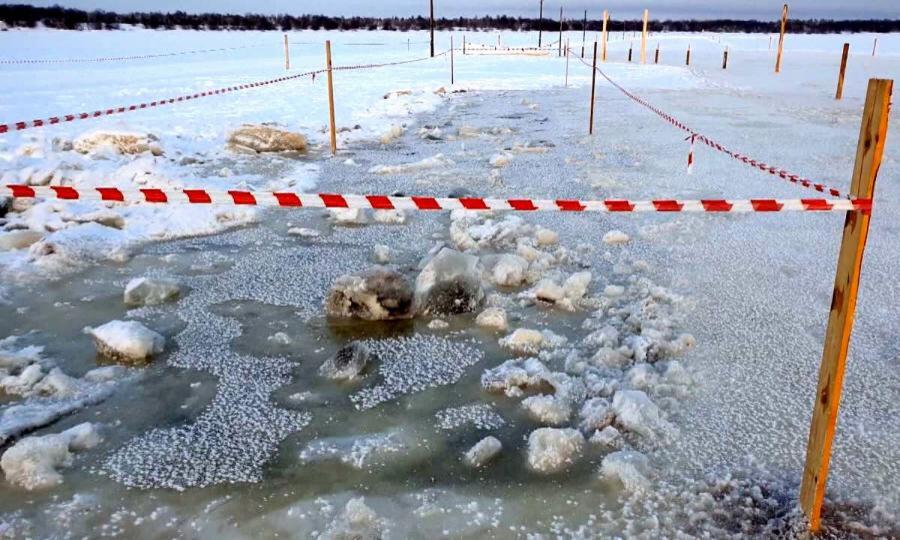 В Котласе операцию по спасению провалившегося под лед Камаза отложили до весны