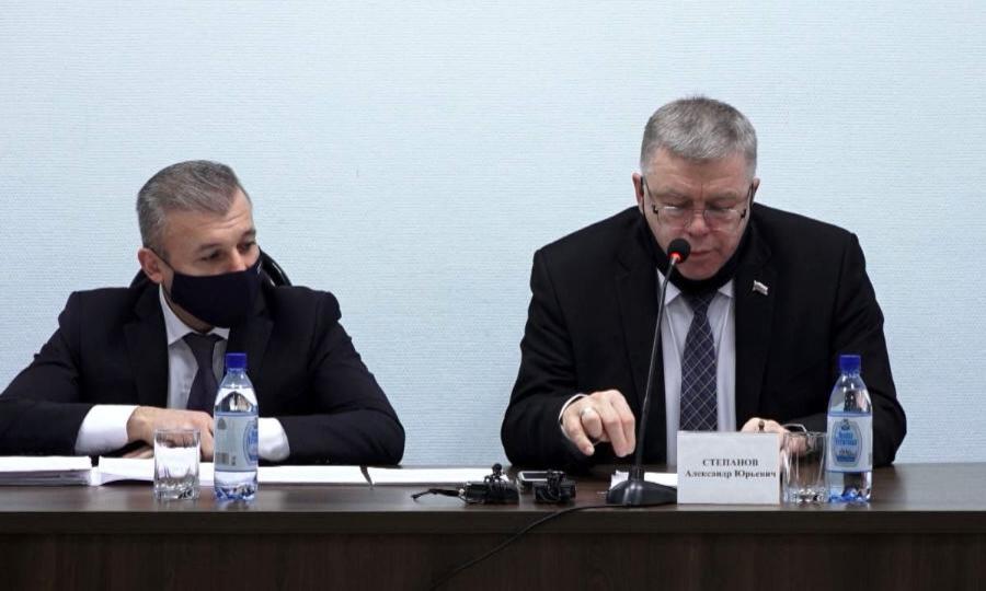 Депутаты Котласа собрались на сессию, чтобы принять добровольную отставку главы города