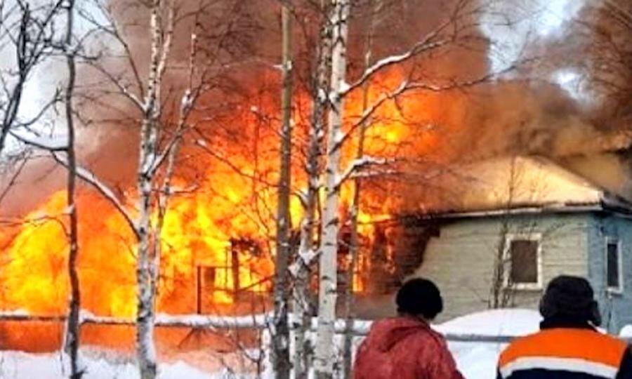 Накануне в деревянном доме поселка Каменка Мезенского района произошел пожар