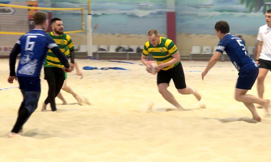 В Архангельске прошли соревнования по пляжному регби «Студеные дюны»
