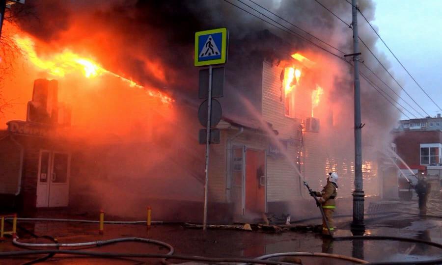 Сразу два крупных пожара произошли в выходные в Архангельске