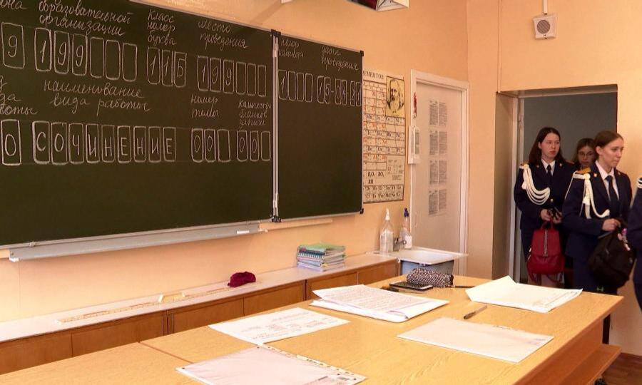 Выпускники школ Архангельской области закончили писать итоговое сочинение литературе