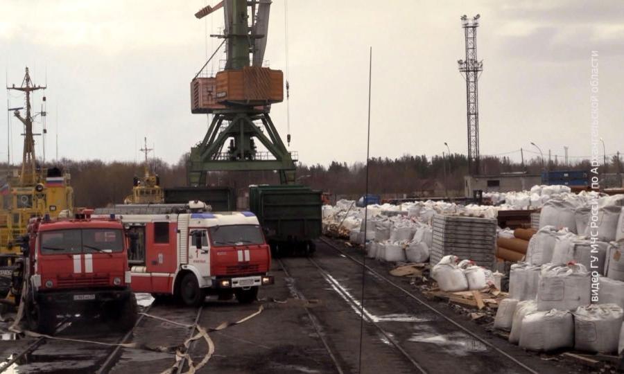 По факту пожара на сухогрузе «Таймыр» проводится проверка Архангельским следственным отделом на транспорте Северо-Западного следственного управления.