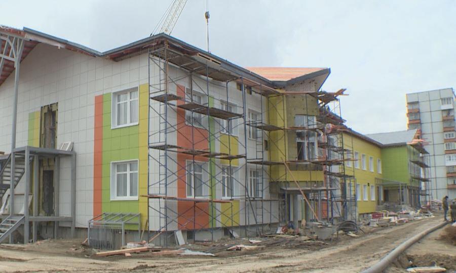В Северодвинске по национальному проекту «Демография» уже к новому учебному году должны завершить строительство современного детского сада