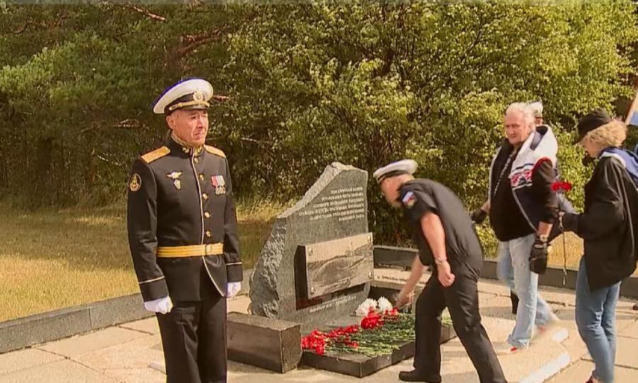 На берегу Белого моря День Военно-Морского Флота начался с торжественной церемонии на воинском мемориале острова Ягры