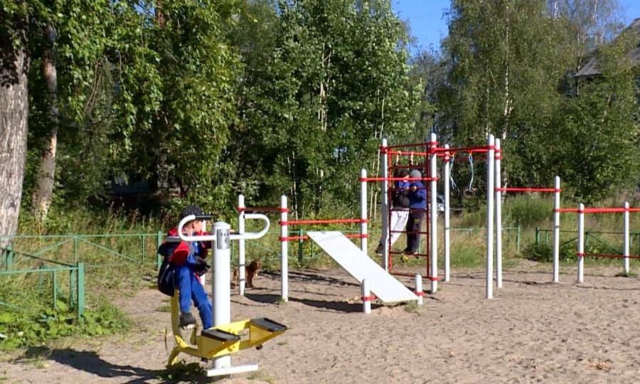 Со второго августа родители школьников получат единовременную выплату - 10 тысяч рублей