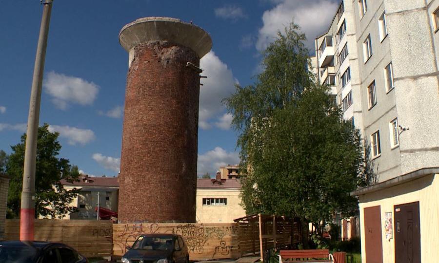 Новый подрядчик из Петербурга приступил к сносу водонапорной башни в центре Архангельска