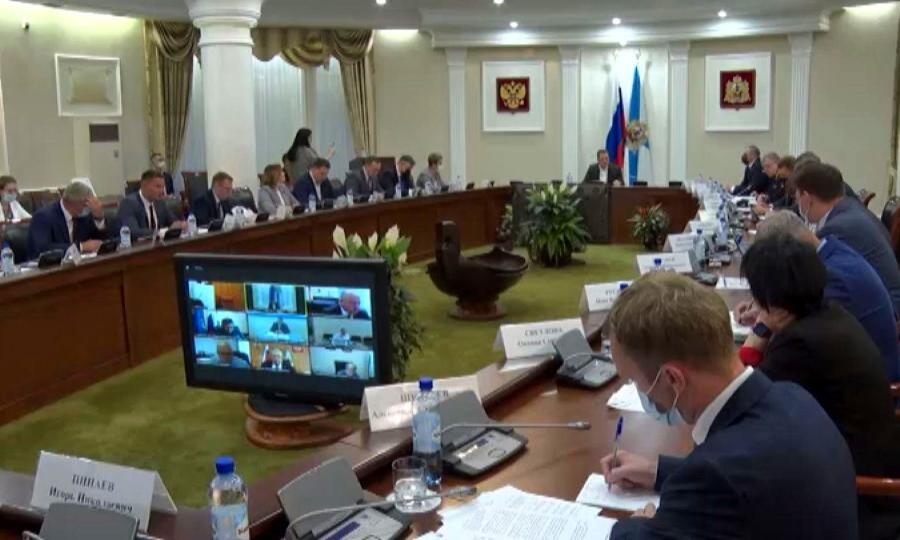 О недопустимости отключения воды в Архангельске на три дня заявил сегодня на оперативном совещании глава Поморья