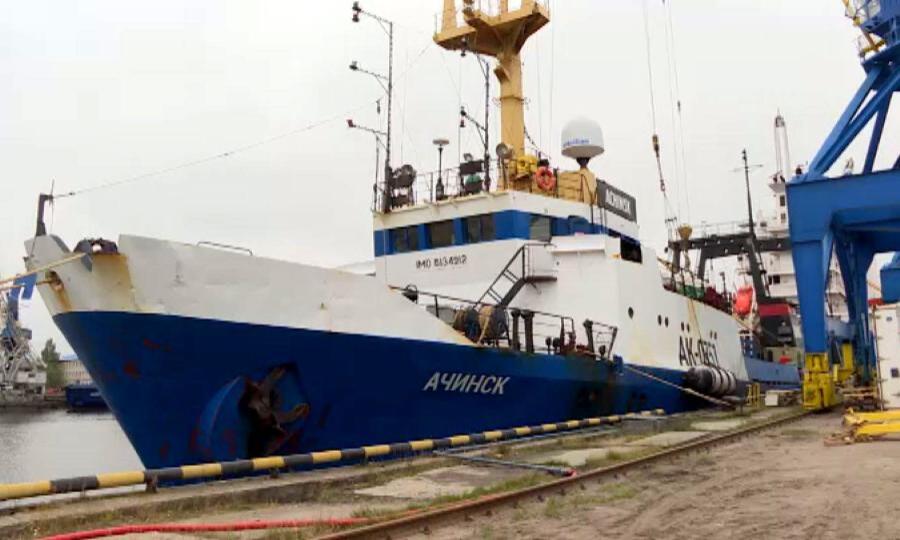 Сегодня судно Архангельского тралфлота доставило в столицу Поморья больше трехсот тонн рыбы