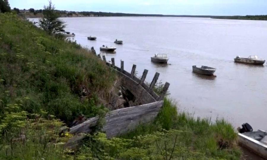 Жители села Долгощелье в Мезенском районе озабочены состоянием берега реки Кулой