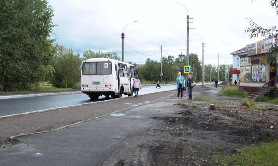 В Архангельске продолжают наводить порядок — сносят старые автобусные остановки