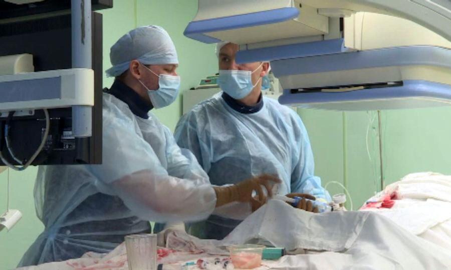 В Архангельской областной больнице провели еще две операции по установке сердечного клапана эндоваскулярно