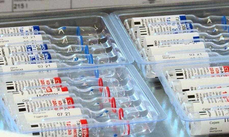 В конце прошлой недели в Архангельской области существенно расширен список отраслей, работники которых обязаны вакцинироваться