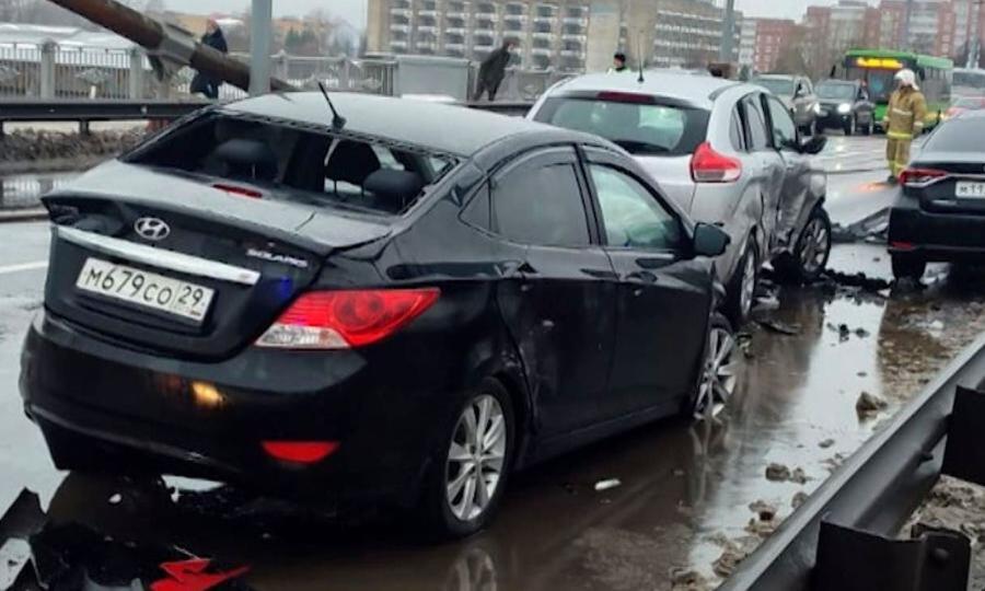 Два человека пострадали сегодня во время утреннего ДТП в Архангельске