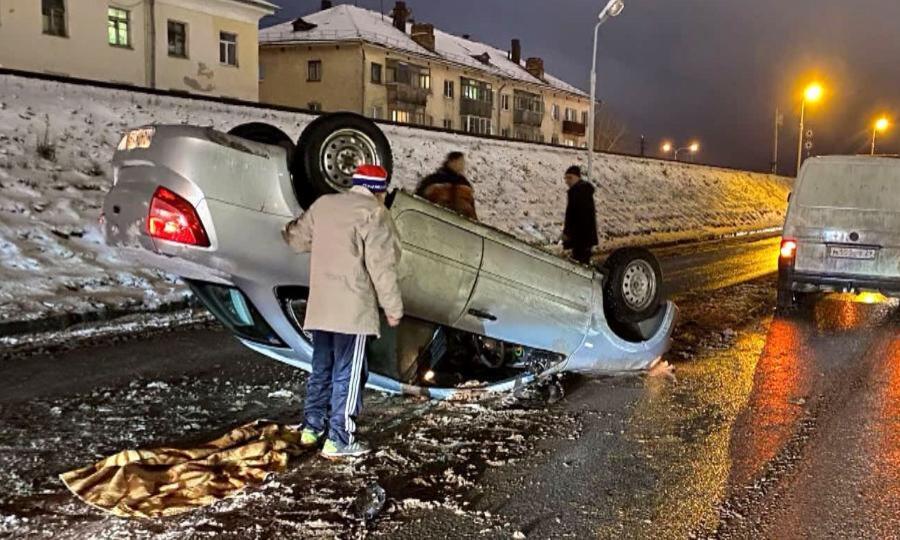 Этим вечером в Архангельске при въезде на железнодорожный мост со стороны города произошло серьёзное ДТП