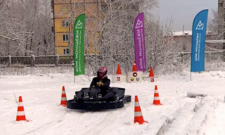 Школьники и студенты Архангельской области начали изучать «Физику вождения»