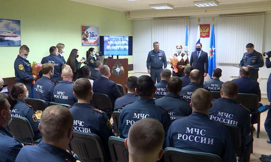 Сегодня в Архангельске наградили пожарных и спасателей