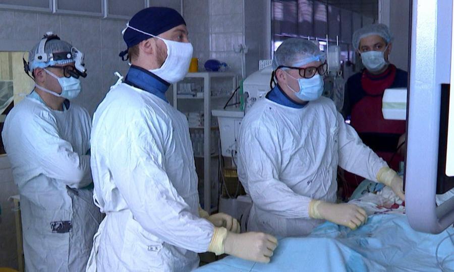 Кардиохирурги первой больницы Архангельска имени Еликаниды Волосевич провели сложнейшую операцию на сердце 90-летней пациентке