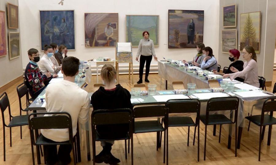 В Архангельске проходят заключительные мастер-классы «Рисуем как Куинджи»